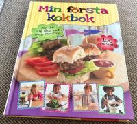 Min f&ouml;rsta kokbok : [jag l&auml;r mig laga mat steg-f&ouml;r-steg : 100 recept!]