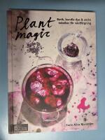 Plant magic : batik, bundle dye & andra tekniker för växtfärgning