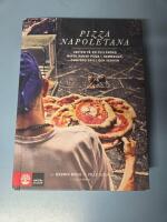 Pizza Napoletana : jakten p&aring; en full&auml;ndad napoletansk pizza i hemmaugn, ombyggd grill och vedugn