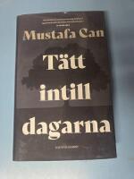 T&auml;tt intill dagarna : ber&auml;ttelsen om min mor
