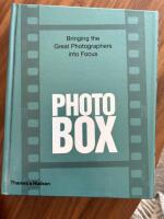 PhotoBox : bringing the great photographers into focus