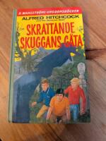 Alfred Hitchcock och tre deckare l&ouml;ser skrattande skuggans g&aring;ta