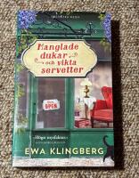 Manglade dukar och vikta servetter