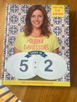 Ulrika Davidssons kokbok om 5:2 - [allt om 5:2-dieten : 100 kaloriber&auml;knade recept]