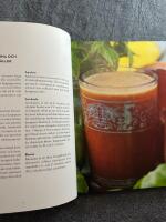 Gr&ouml;na juicer & smoothies : turboladda kroppen med r&aring; energi!
