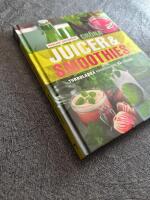 Gr&ouml;na juicer & smoothies : turboladda kroppen med r&aring; energi!