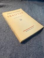 Skrifter: Medan det j&auml;ser