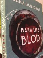 Bara lite blod : ett reportage om mens och makt