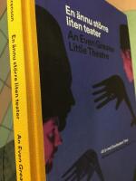 En &auml;nnu st&ouml;rre liten teater