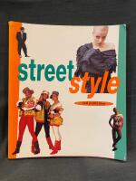 Streetstyle : from sidewalk to catwalk