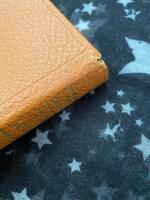 Gubbar av Albert Engstr&ouml;m i 10 band (Sj&ouml;folk och landkrabbor & Glad och god; Svenska folket & Fr&auml;lse och ofr&auml;lse; Det starka och det sk&ouml;na & Vettigt och ovettigt folk; Tokar & Bland kolingar; Pampar och stackare & Svensk horisont; Grandet och bj&auml;lken & Tr&aring;km&aring;nsar och gyckelbockar; Handlingarna i m&aring;let & Extra tilldelning; Hj&auml;rter dam och Svartepetter & Hundra gubbar; Kolingens moder & K&auml;nn dig sj&auml;lv; S&ouml;tblomster och br&auml;nn&auml;sslor & Kritiska situationer