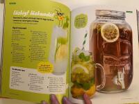 Hela &aring;rets pyssel & recept : Halloween, jul, p&aring;sk och mycket mer