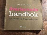 &Ouml;verlevnadshandbok f&ouml;r flickor om frihet och heder