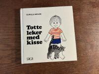Totte leker med kisse