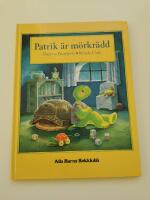 Patrik &auml;r m&ouml;rkr&auml;dd