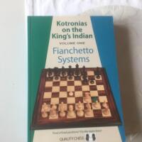 Kotronias on the King`s Indian Volume one ; Fianchetto Systems
