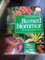 Bo med blommor : hur man v&auml;ljer och odlar rumsv&auml;xter