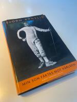 Min son f&auml;ktas mot v&auml;rlden