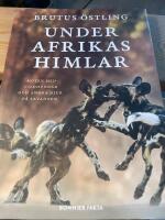 Under Afrikas himlar : M&ouml;ten med vildhundar och andra djur p&aring; savanner