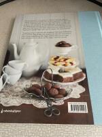 Glad sommar : l&auml;ckra bakverk och lata dagar