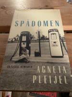 Sp&aring;domen : en flickas memoarer