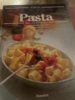 Pasta : fr&aring;n hela v&auml;rlden: soppor, f&ouml;rr&auml;tter, grat&auml;nger, s&aring;ser, hemlagad pasta och mycket mer : den stora bildkokboken med de b&auml;sta recepten