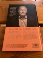 Leda bra eller leda b&auml;st : 8 steg som hj&auml;lper dig att hitta nyckeln till b&aring;de ditt och dina medarbetares hj&auml;rta