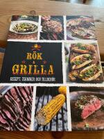 R&ouml;k & grilla : recept, tekniker och tillbeh&ouml;r