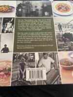 Fredskockarna : i grytorna f&ouml;r freden : om maten och livet i utlandstj&auml;nsten