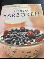 Svenska b&auml;rboken : V&aring;ra b&auml;r i historien, naturen och matlagningen. Med &ouml;ver 300 recept