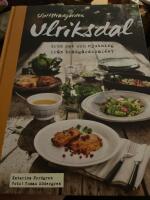 Slottstr&auml;dg&aring;rden Ulriksdal : gr&ouml;n mat och njutning fr&aring;n tr&auml;dg&aring;rdscaf&eacute;et