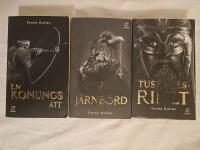 Tusen&aring;rsriket 1-2 och 4, Tusen&aring;rsriket, En konungs &auml;tt & J&auml;rnb&ouml;rd