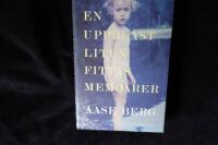 En  uppbl&aring;st liten fittas memoarer
