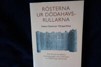 R&ouml;sterna ur D&ouml;dahavsrullarna.