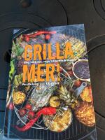 Grilla mer! : bbq, k&ouml;tt, fisk, vego, tillbeh&ouml;r & s&aring;ser
