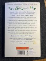 In defence of food - the myth of nutrition and the pleasures of eating