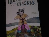 Ira lyssnar