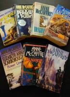 BOKPAKET: Anne McCaffrey Fatasy Klassiker 7 Pockets Engelska