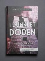 I dunklet d&ouml;den : en retrodeckare