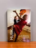 Musik och spr&aring;k : ett vidgat perspektiv p&aring; barns spr&aring;kutveckling och l&auml;rande