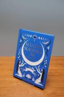 M&aring;nens magiska &aring;r : folklore, &aring;rstider och traditioner