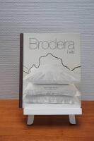 Brodera i vitt