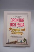 Ordning och reda. Pengar p&aring; fredag : &ouml;verlevnadsguiden f&ouml;r dig som drar ner rullgardinen s&aring; fort n&aring;gon s&auml;ger budget, moms eller ekonomistyrning, men som &auml;nd&aring; vill lyckas med ditt f&ouml;retag