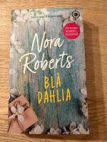 Bl&aring; dahlia