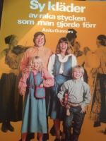 Sy kl&auml;der av raka stycken som man gjorde f&ouml;rr