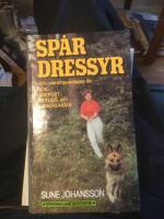 Sp&aring;rdressyr och inl&auml;rningsmetoder f&ouml;r s&ouml;k-, rapport-, skydds- och draghundar