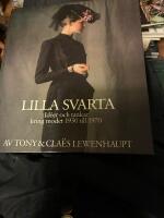 Lilla svarta : id&eacute;er och tankar kring modet 1930 till 1970