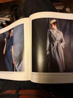 Lilla svarta : id&eacute;er och tankar kring modet 1930 till 1970