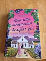 Den lilla ving&aring;rden vid bergets fot