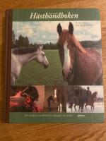 Den svenska h&auml;sthandboken : den kompletta handboken f&ouml;r h&auml;st&auml;gare och ryttare